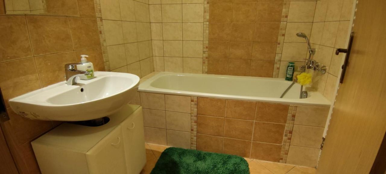 班斯卡-比斯特里察2 Izbovy Byt 60M2 V Centre Na Bakossovej, 24H Self Checkin公寓 外观 照片